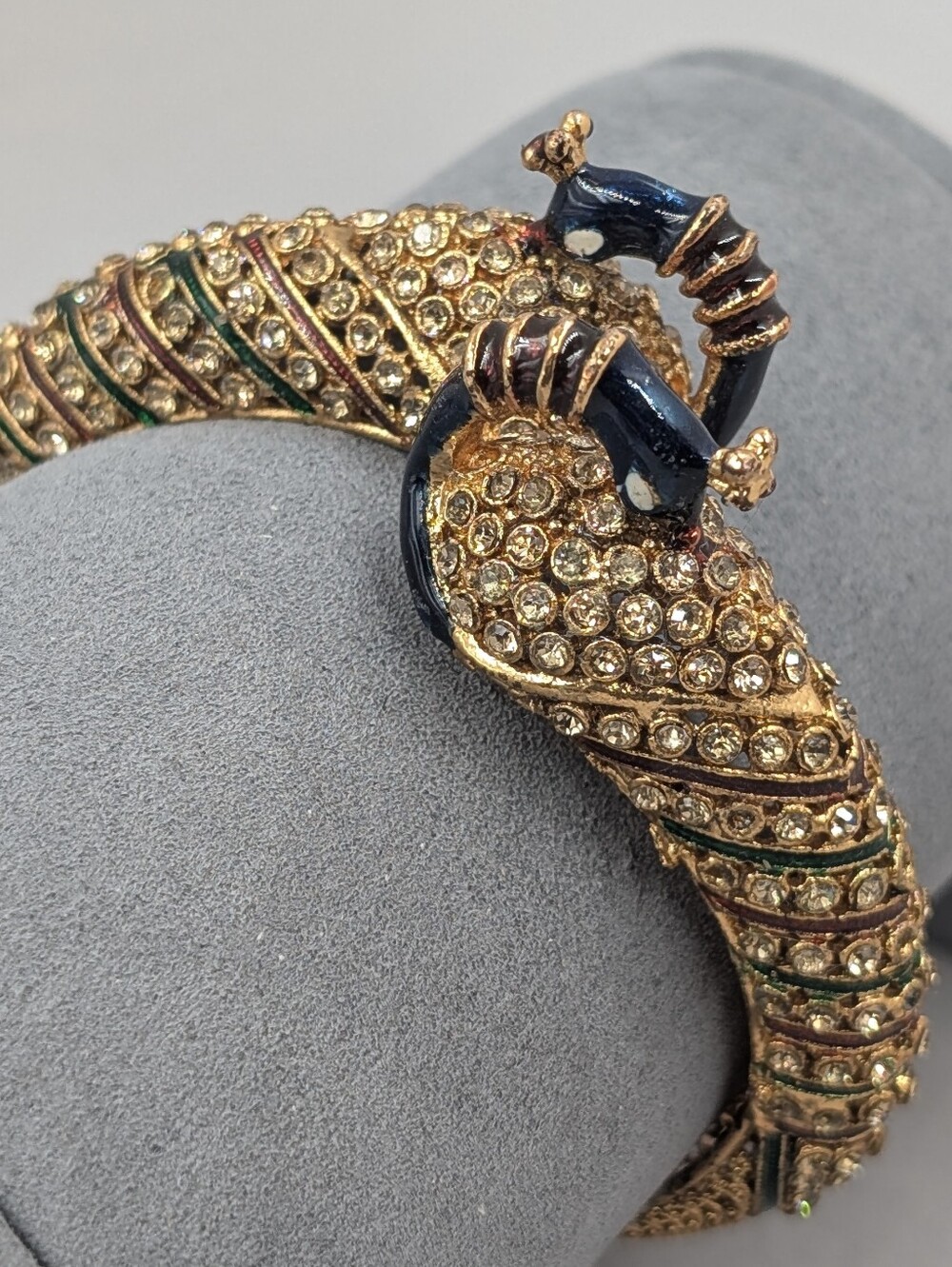 Vintage Gold-Tone Enamel Rhinestone Peacock Hinged Bangle Bracelet 0025
